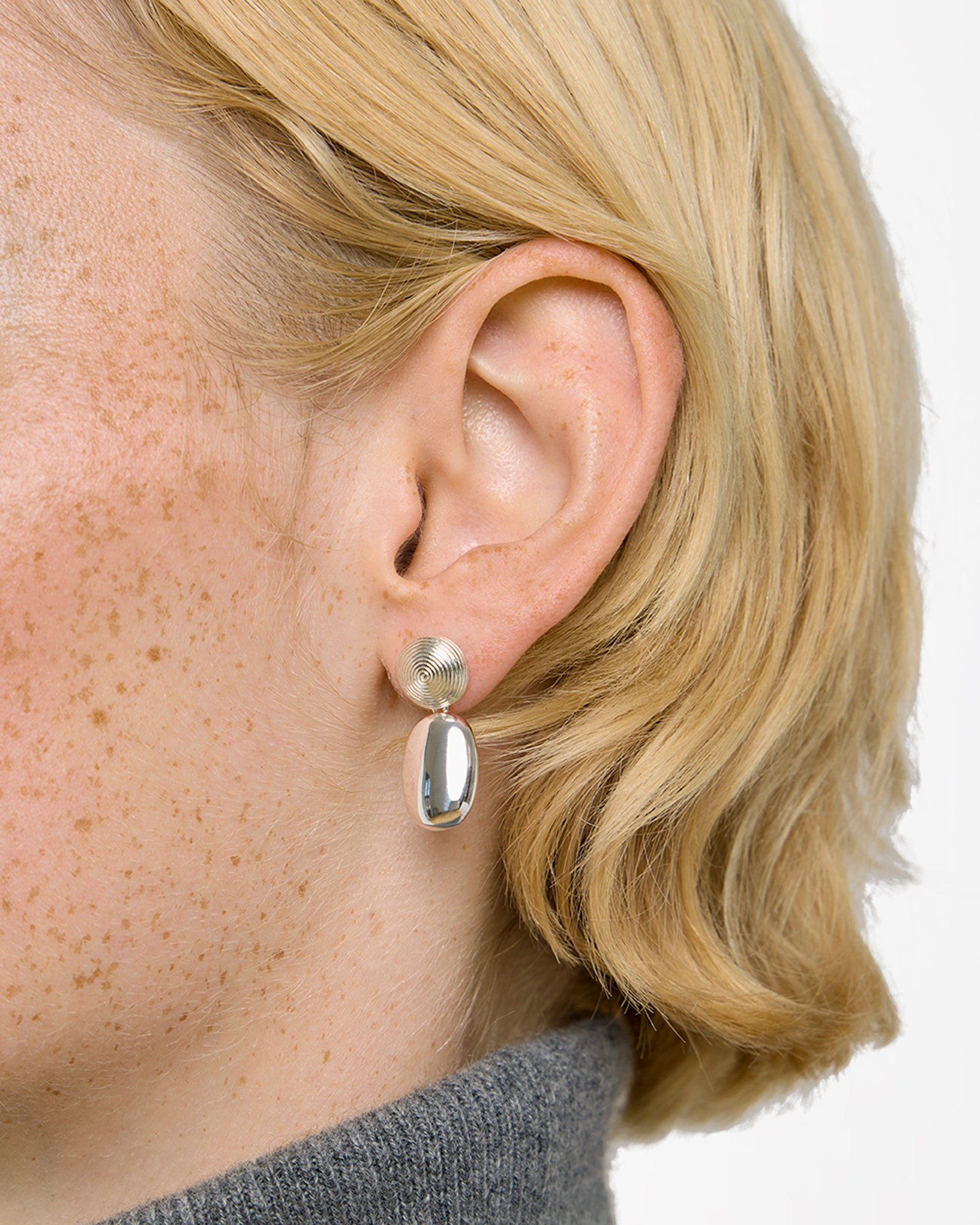 The Carla Earrings in Silver | LIÉ STUDIO
