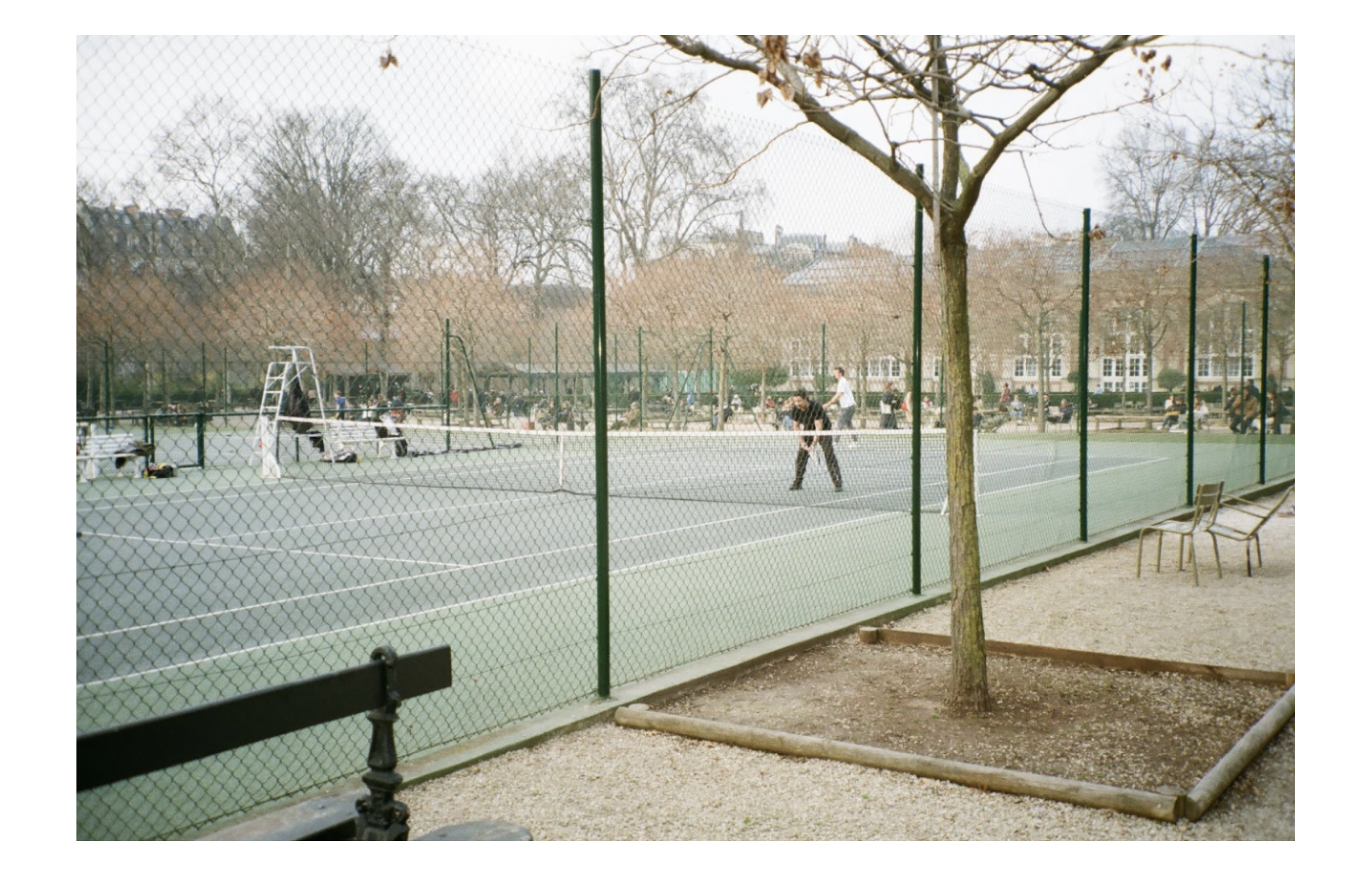 We love to catch an intense tennis game at Jardin du Luxembourg
